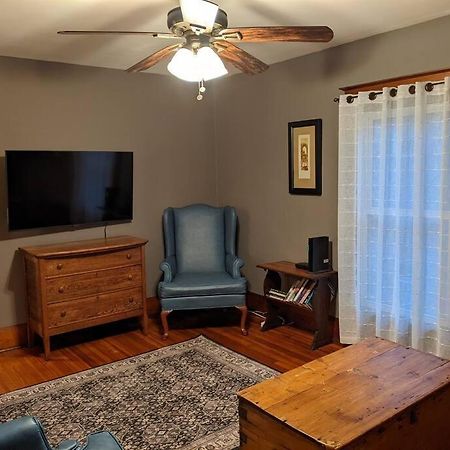 Large Bakery Apartment - Central Downtown Location Fredonia المظهر الخارجي الصورة