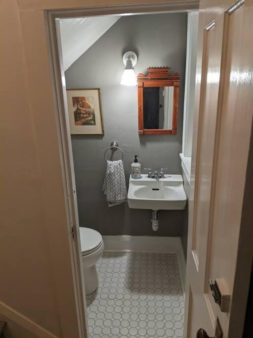 Large Bakery Apartment - Central Downtown Location Fredonia المظهر الخارجي الصورة