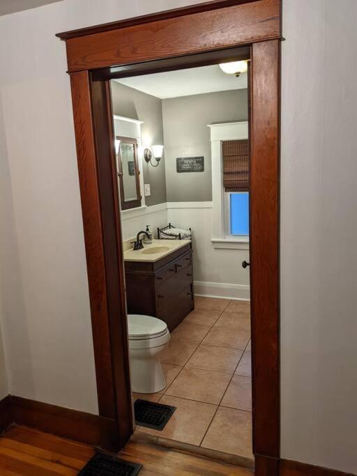 Large Bakery Apartment - Central Downtown Location Fredonia المظهر الخارجي الصورة