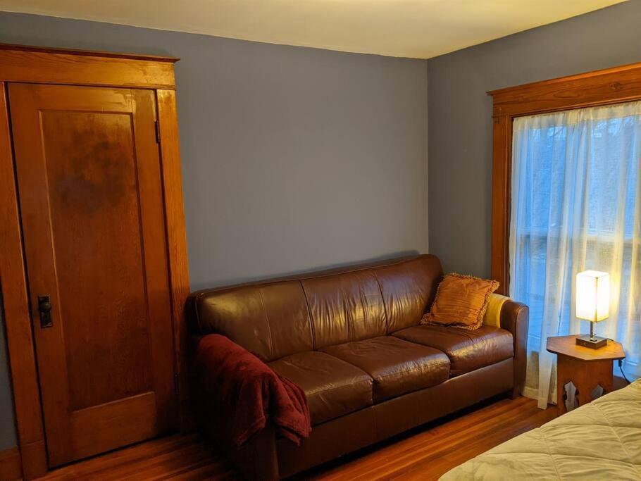 Large Bakery Apartment - Central Downtown Location Fredonia المظهر الخارجي الصورة